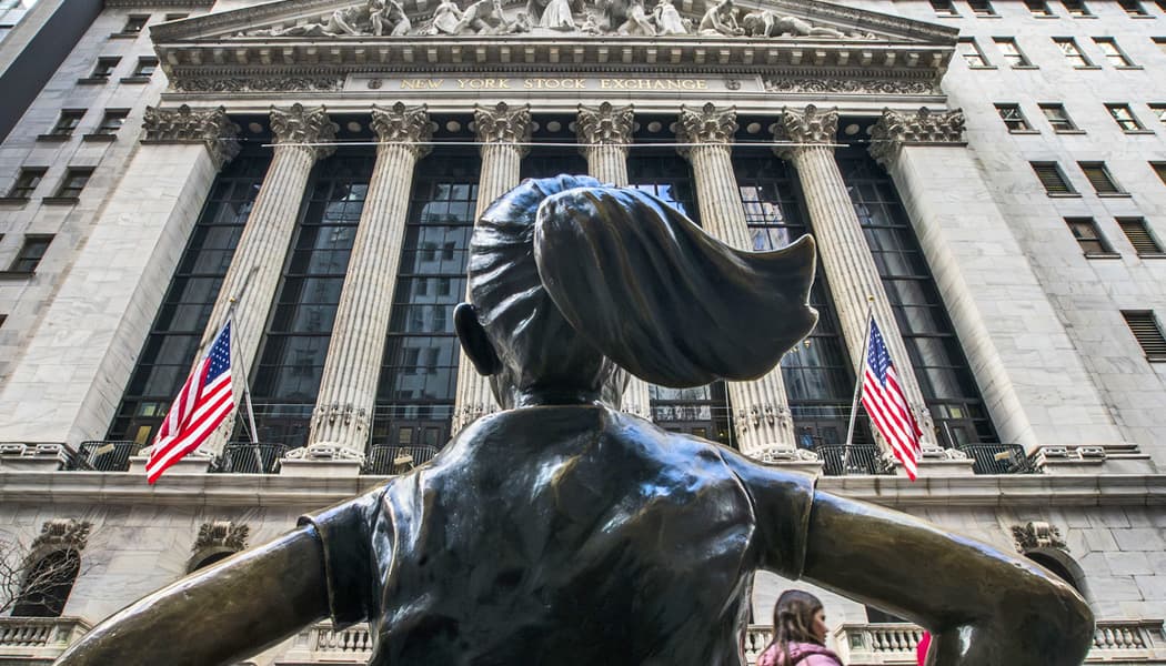 Sur le marché obligataire, le rendement des emprunts d'Etat américains à dix ans se détendait nettement à 4,24% contre 4,28% à la clôture mardi.