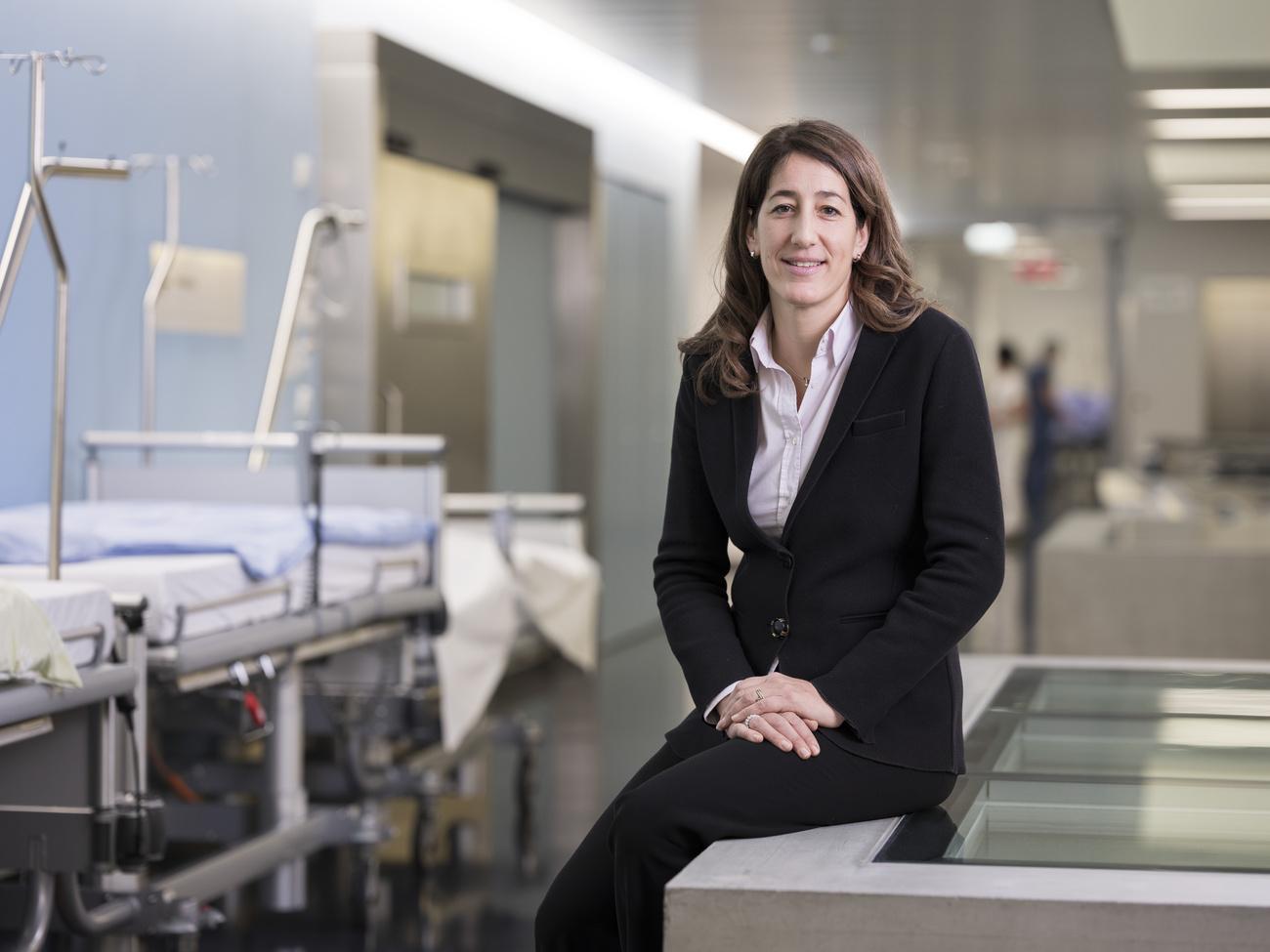 «Nous risquons une dégradation de la qualité et de l’accessibilité aux soins, voire, dans le pire des cas, de la sécurité des patients», alerte Anne-Geneviève Bütikofer, directrice de la faîtière de hôpitaux H+. 