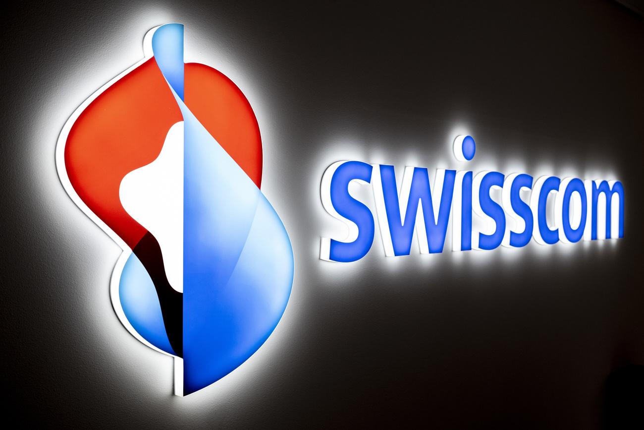 Swisscom loue son réseau de fibre optique aux fournisseurs de services de télécommunications (Sunrise, Init7, Salt...) afin que ceux-ci fournissent leurs propres services de télécommunications aux clients.
