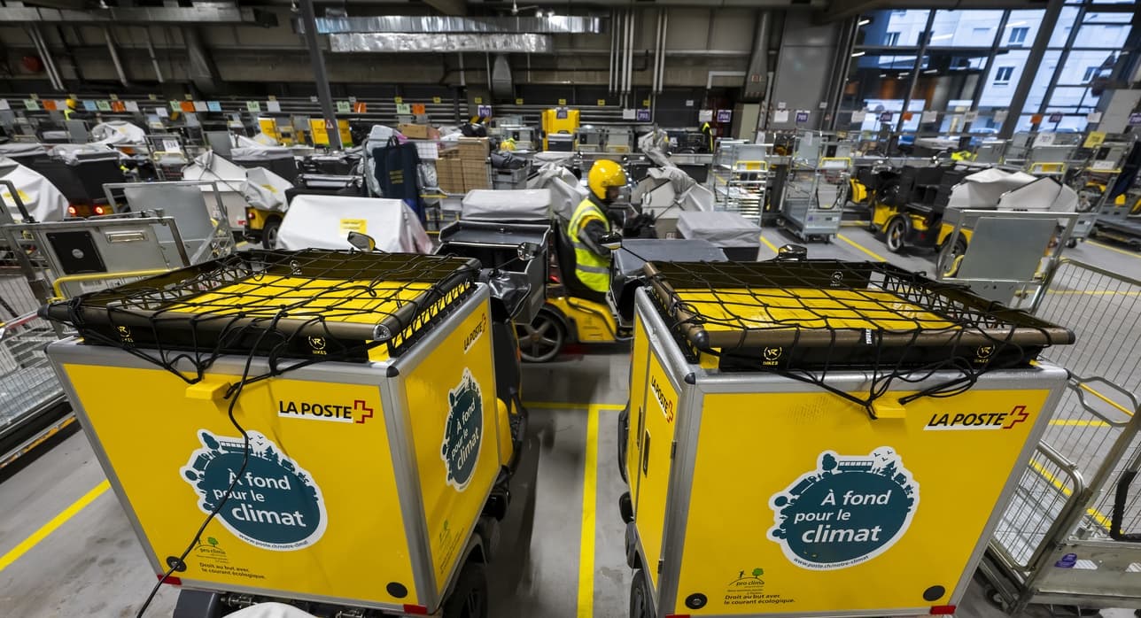 Le géant jaune promet toutefois, à titre de mesures anticipées, une prime unique de 400 francs, versée aux quelque 25.000 employés engagés à 100%.
