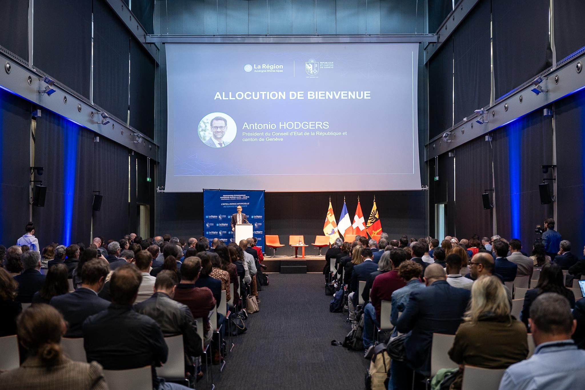 Les panélistes ont abordé les défis, mais aussi les risques, liés à l’utilisation de l’intelligence artificielle dans un domaine «très privé et sensible pour la population qu’est leur santé». 