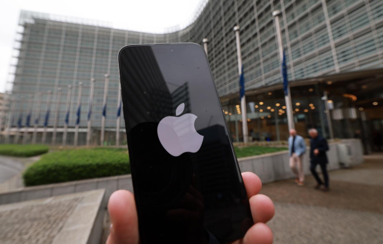 Apple se voit infliger une amende pour des clauses abusives dans sa boutique d'application App Store, au détriment des fournisseurs d'applications et de leurs clients.