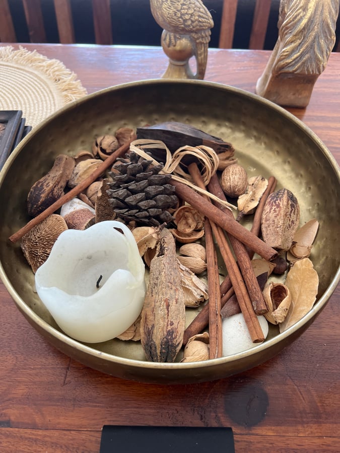 Decorative Potpourri Bowl with Candle