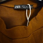 Ribbed turtleneck knit crop top in brown, Size Small