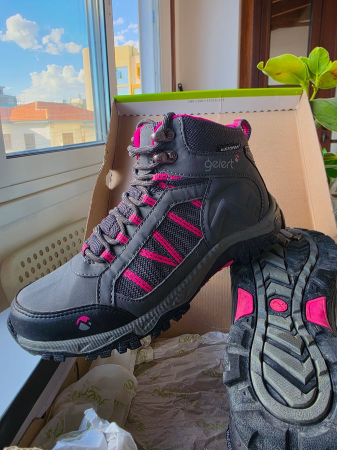 Hiking boots and shoes-Μποτάκια πεζοπορίας