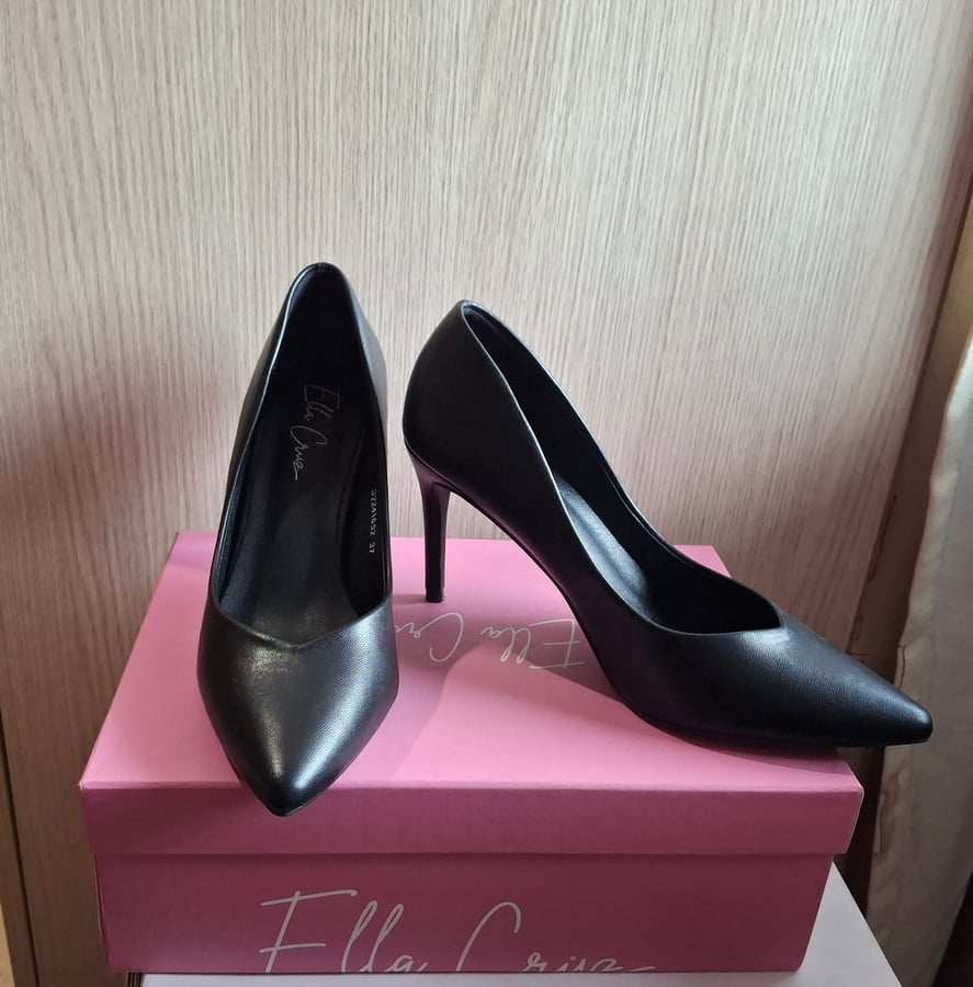 Black High Heeled Pumps