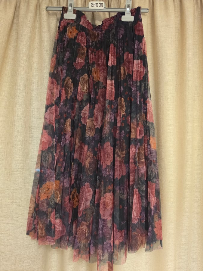 Stradivarius pleated tulle skirt with roses, XS size
