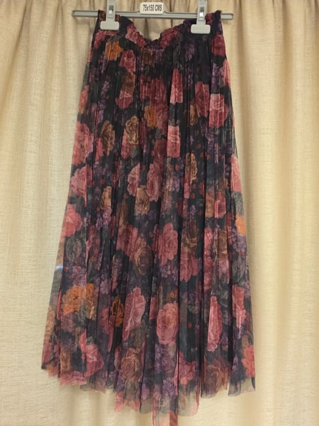 Stradivarius pleated tulle skirt with roses, XS size