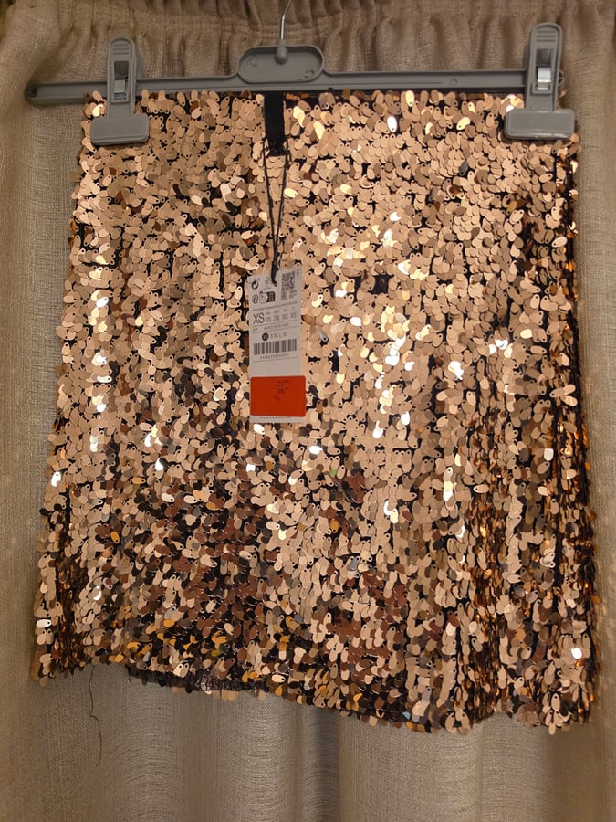 Stradivarius gold sequined skirt, size XS, with tags