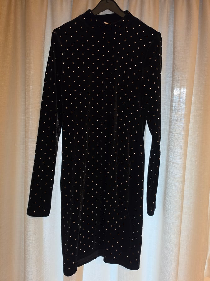 H&M black velvet dress,Small size