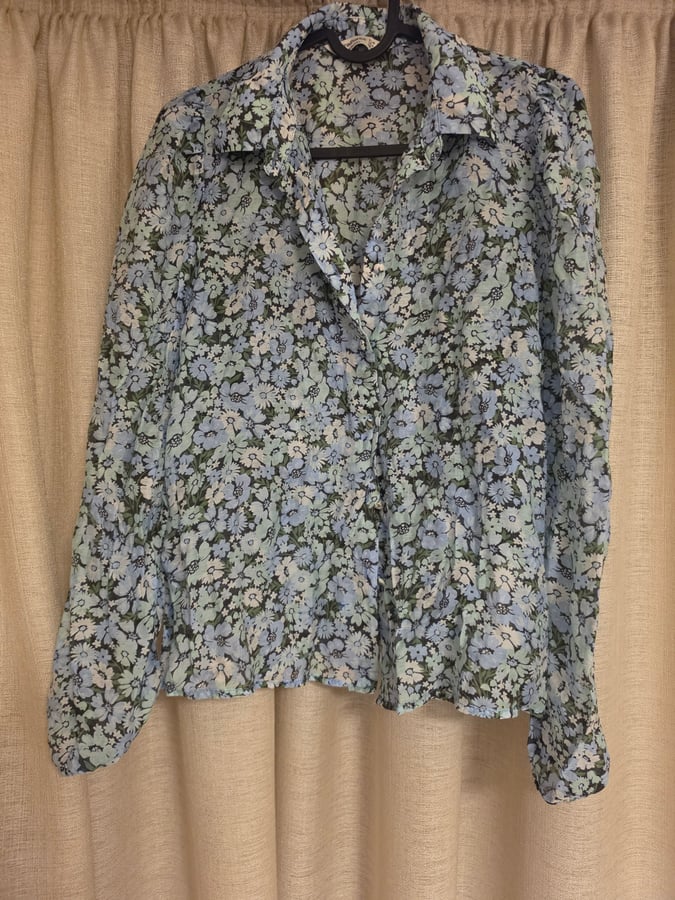 Stradivarius Floral blouse,slightly see through,Small size