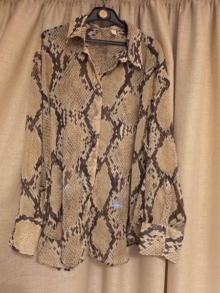 H&M Snakeskin patterned shee blouse Shirt,size Medium,