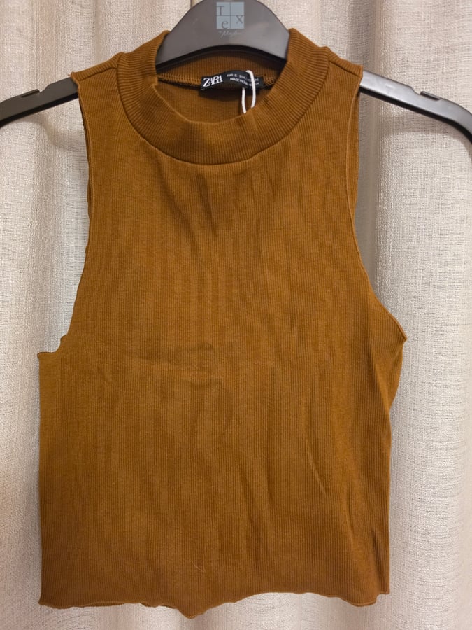 Ribbed turtleneck knit crop top in brown, Size Small
