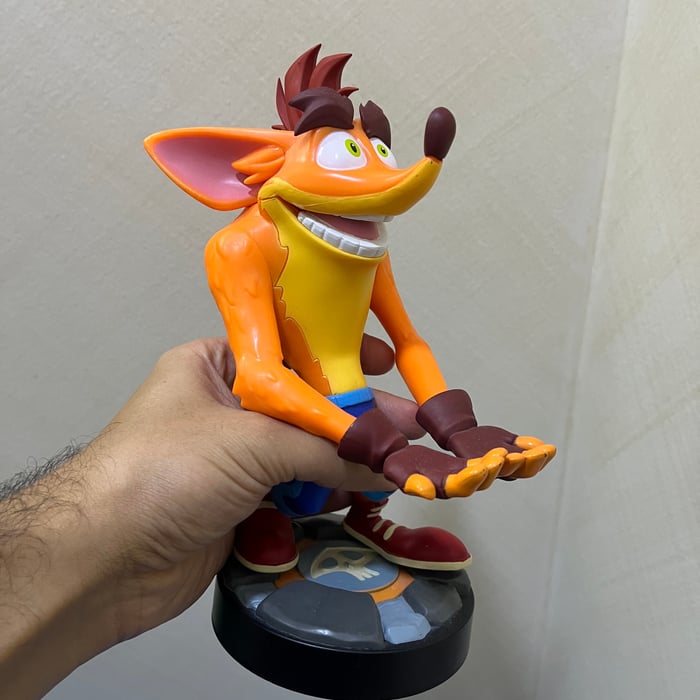 Siin - سين Crash bandicoot controller stand