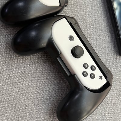 Siin - سين OEM switch JoyCon white with bonus! Slightly use