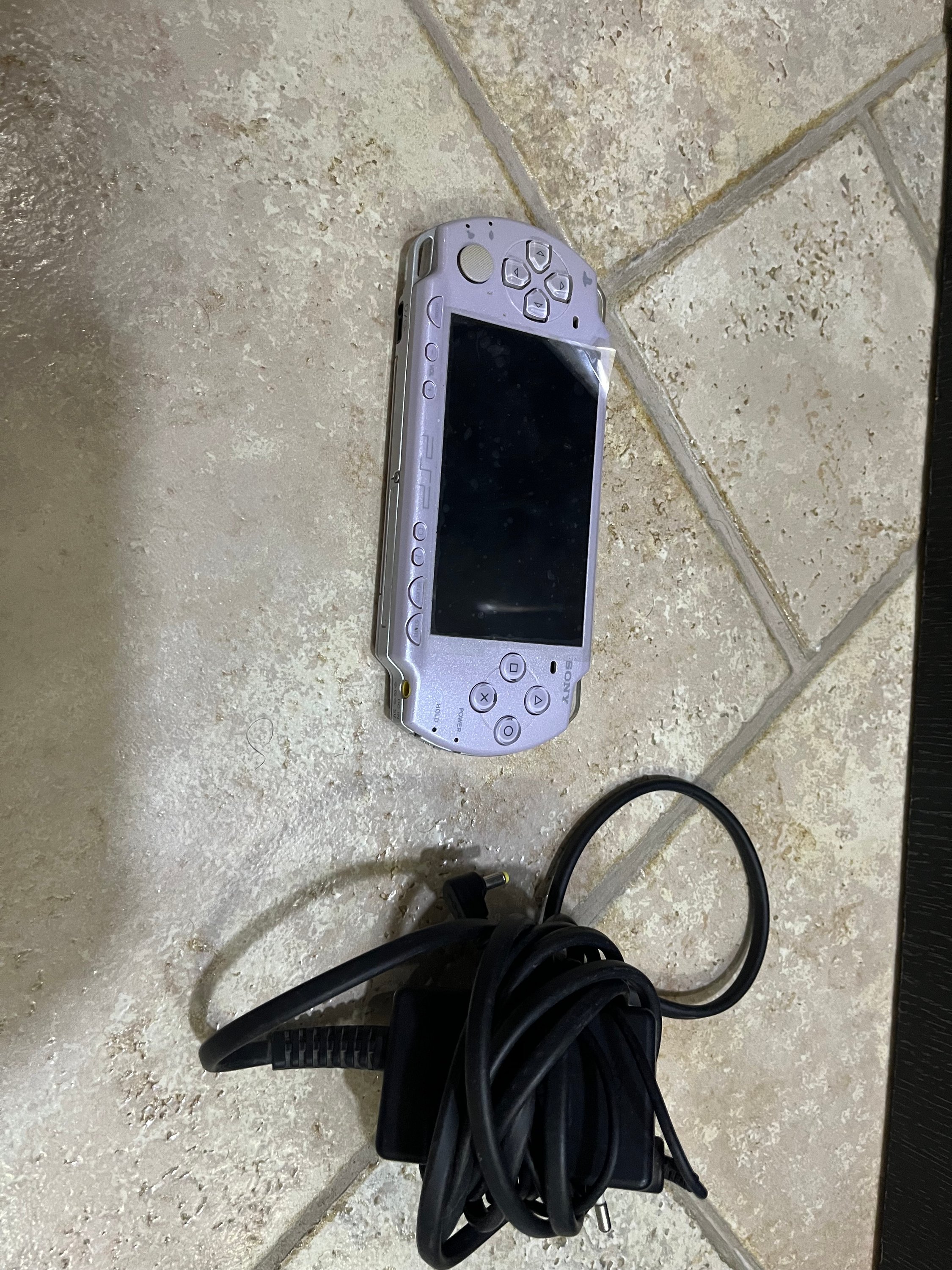 Siin - سين PSP 2000 with 16gb memory full of games