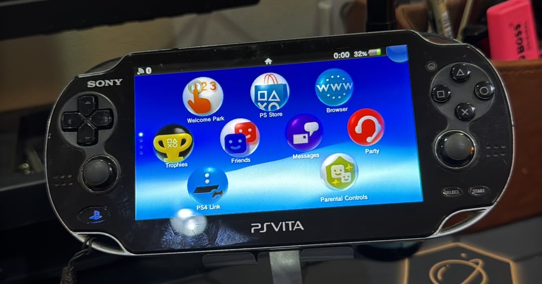 Siin - سين Sony PSVITA oled 64gb 20+ games, ps store, themes 