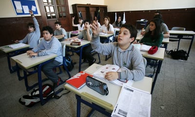 Schüler an einer türkischen Schule. Türkischer Konsulatsunterricht