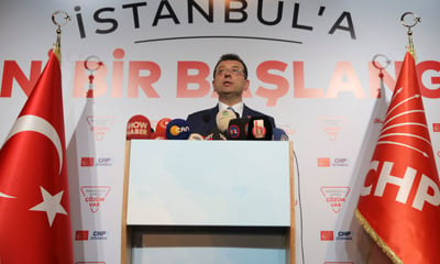 31.03.2019, Türkei, Istanbul: Ekrem Imamoğlu, Bürgermeister von Istanbul (CHP), spricht auf einer Pressekonferenz. Zuvor hatte er seinen Gegenkandidaten Binali Yildirim mit deutlichem Vorsprung bei der Bürgermeisterwahl geschlagen. Foto: Stringer/AP/dpa