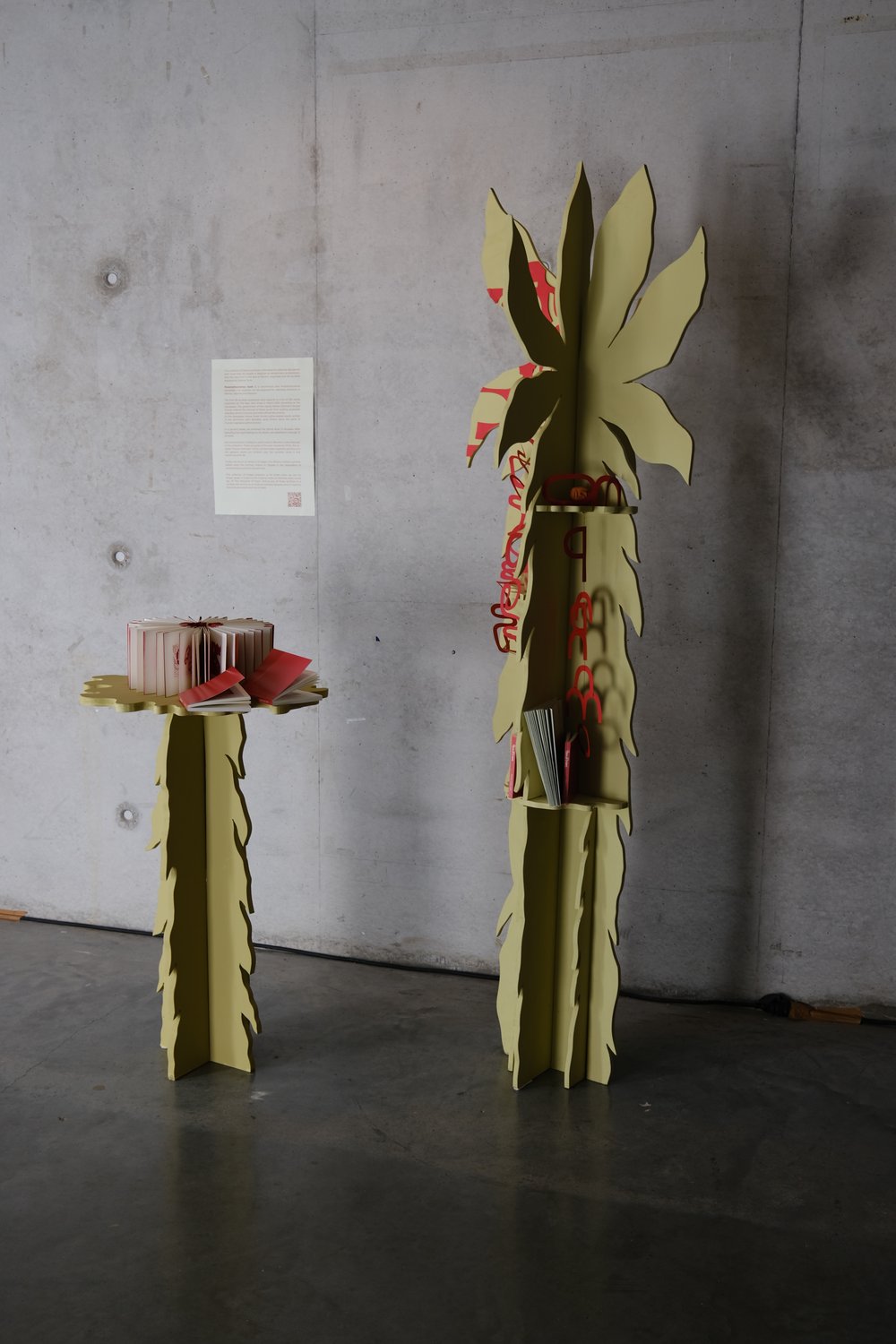 Installation of wooden frailejones.