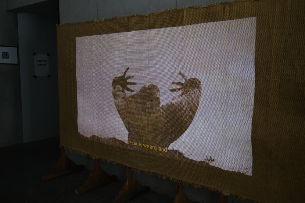 Projection of the film Paramofuturismos.