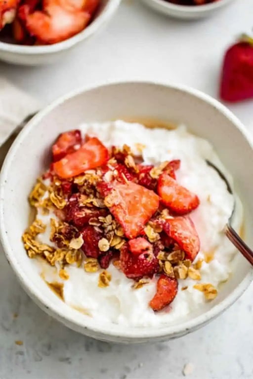Strawberry Cottage Cheese Breakfast Bowl – A Protein-Packed Start