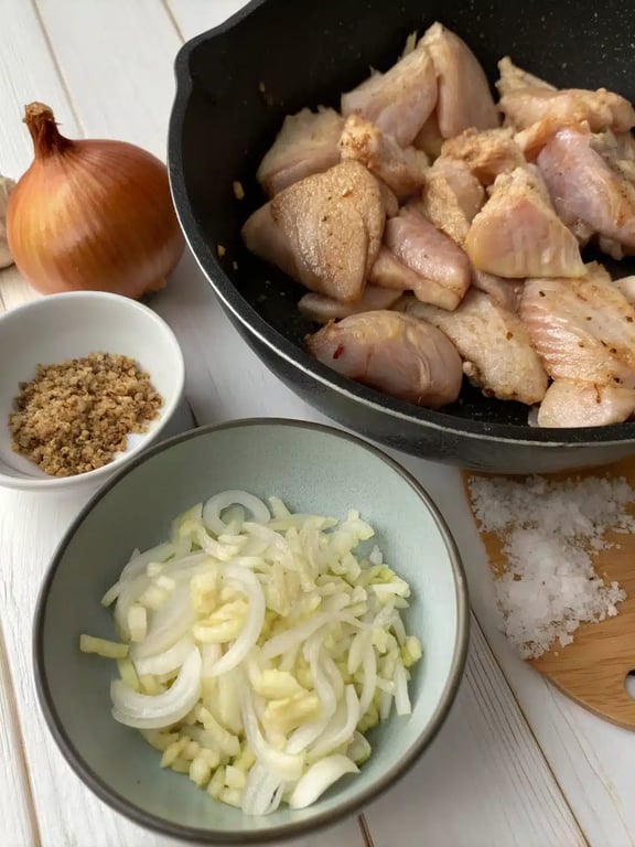 Step 4 for black pepper chicken — texture check