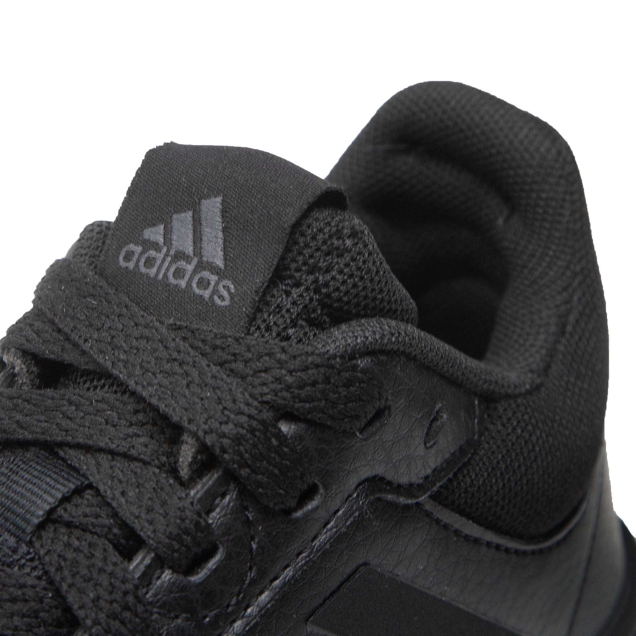 Sneakersy