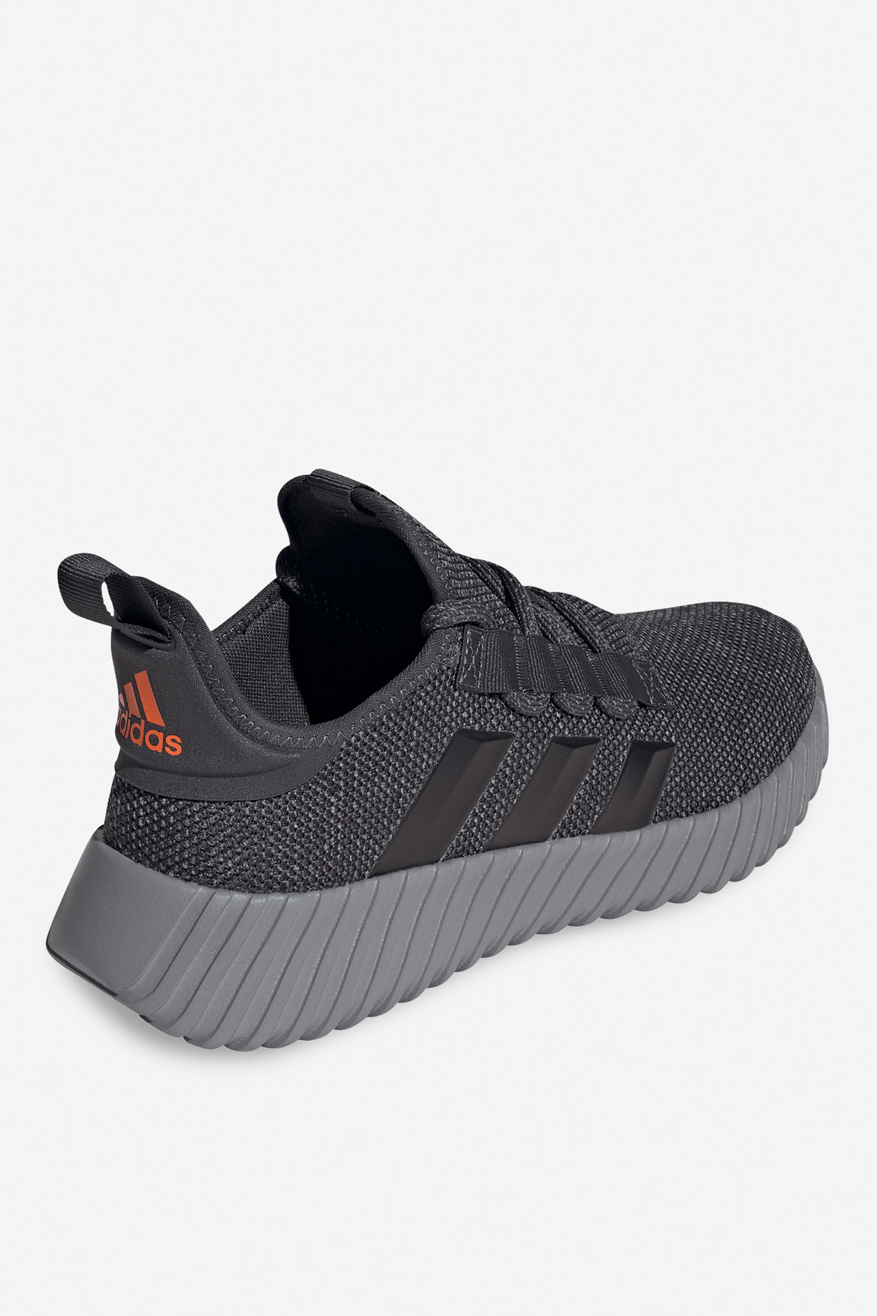 Sneakersy