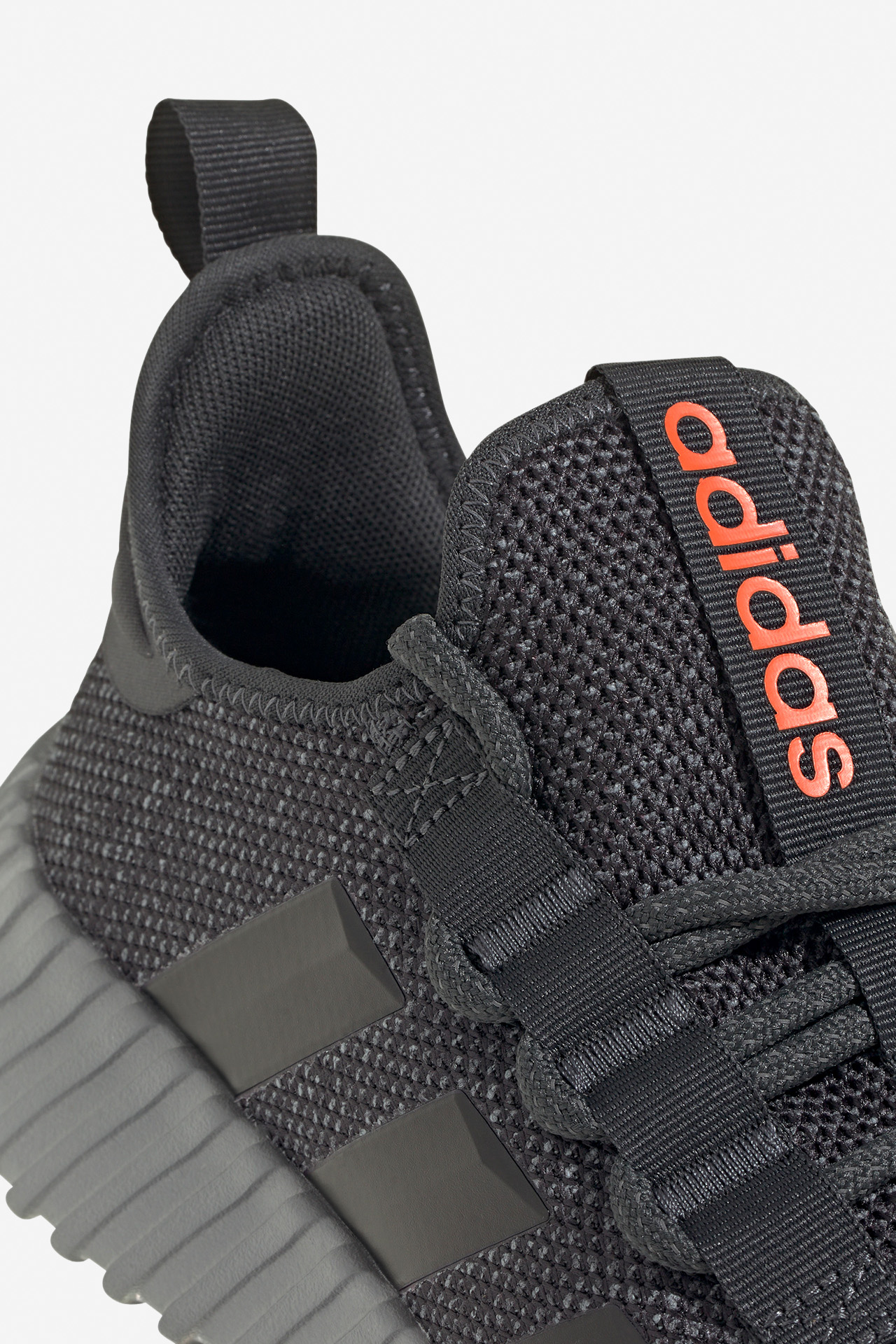 Sneakersy