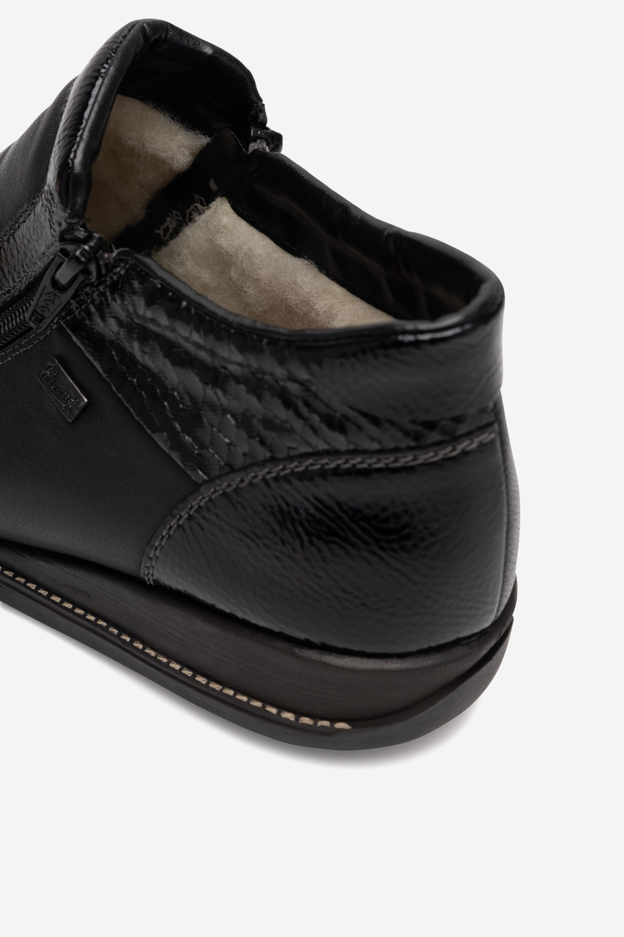 Kotníková obuv ČERNÁ