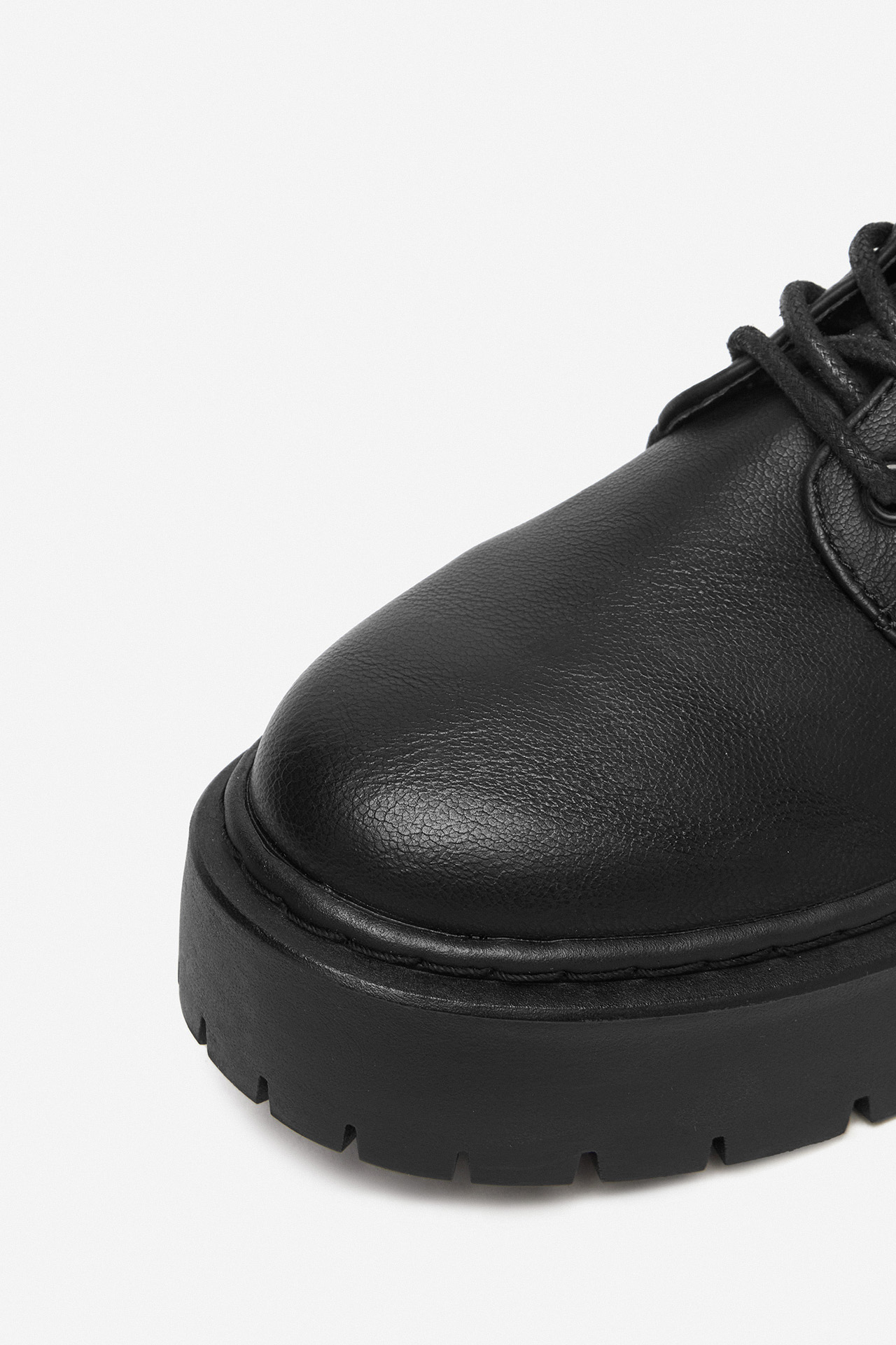 Gležnjarji z vezalkami Črna