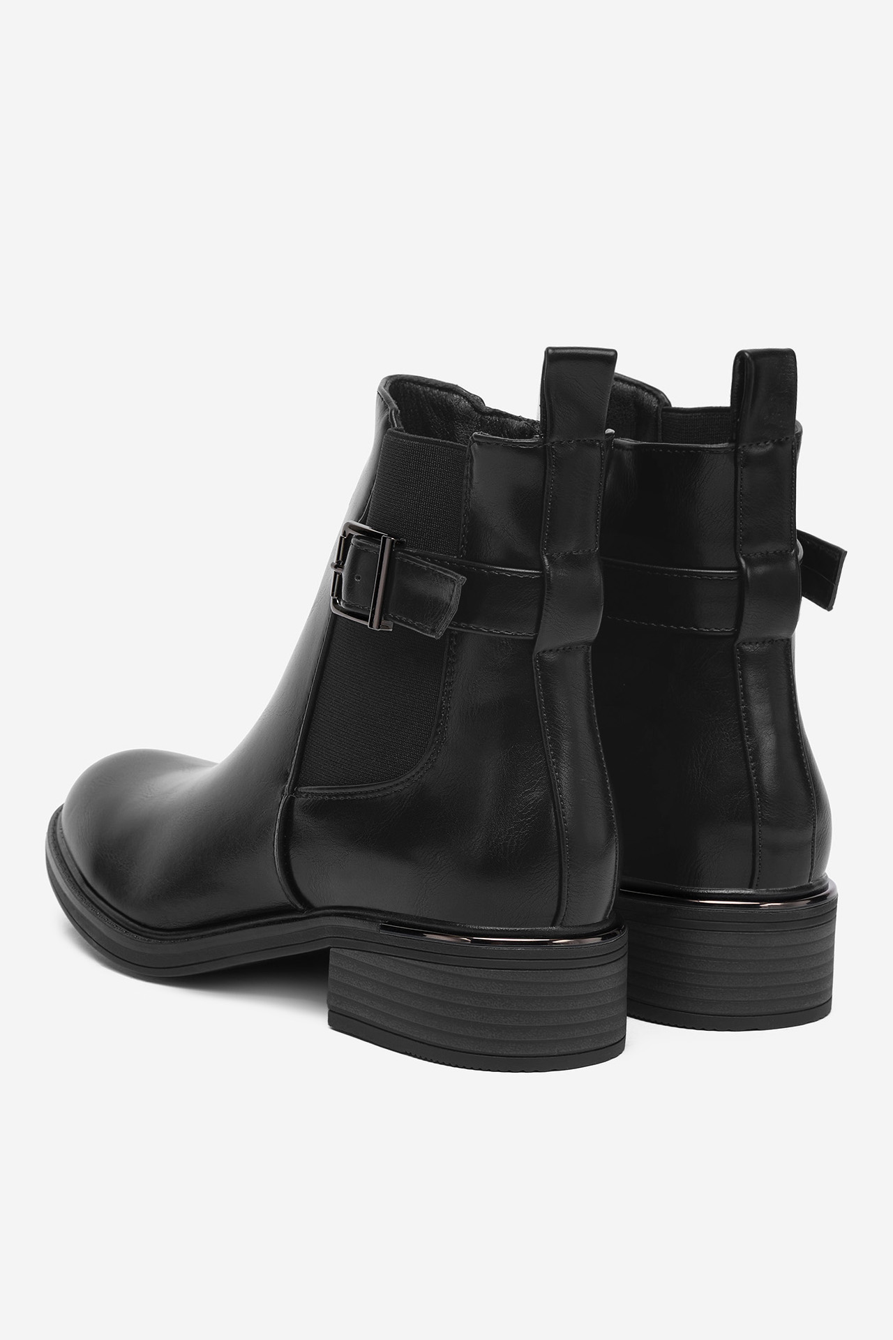 Škornji Črna