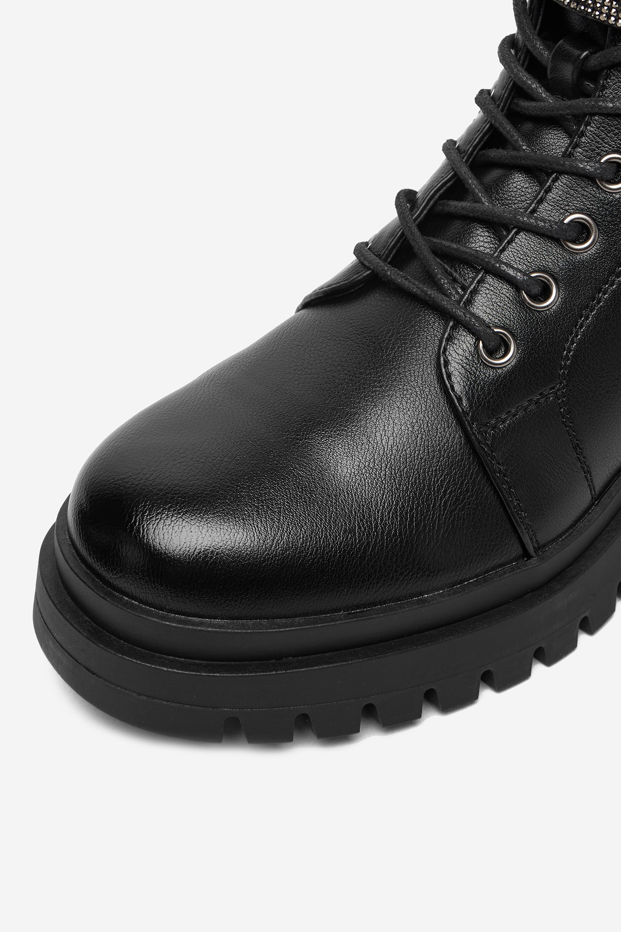 Kotníková obuv ČERNÁ