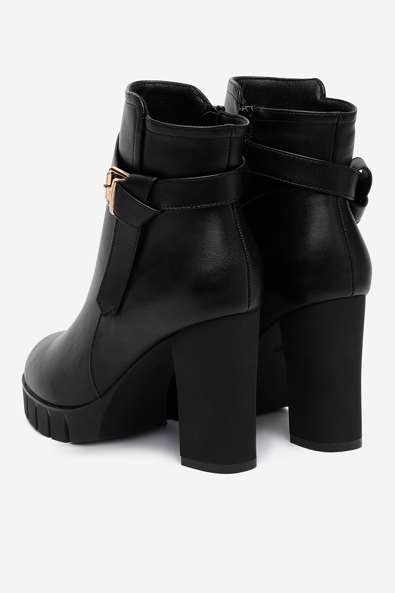 Kotníková obuv ČERNÁ