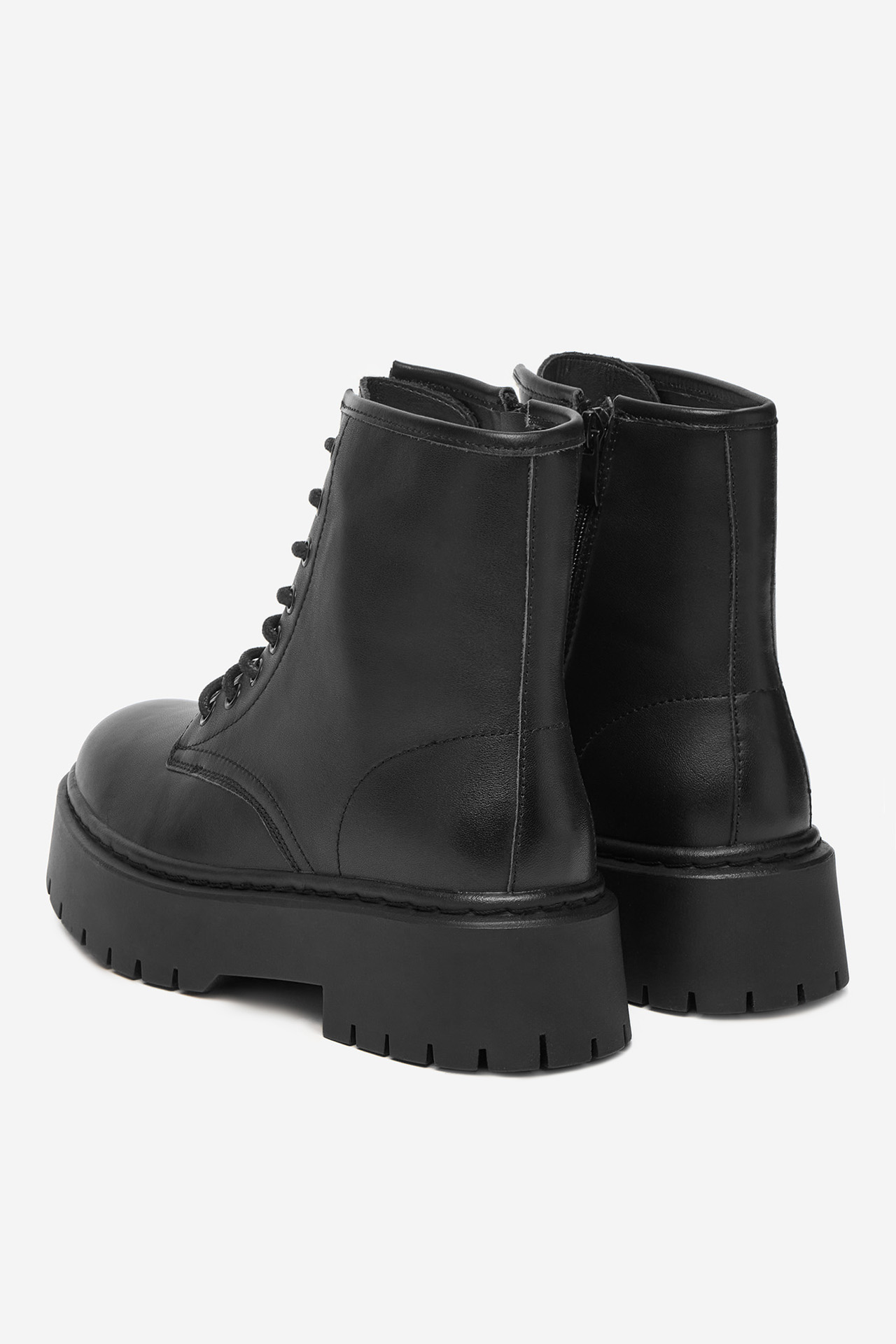 Gležnjarji z vezalkami Črna