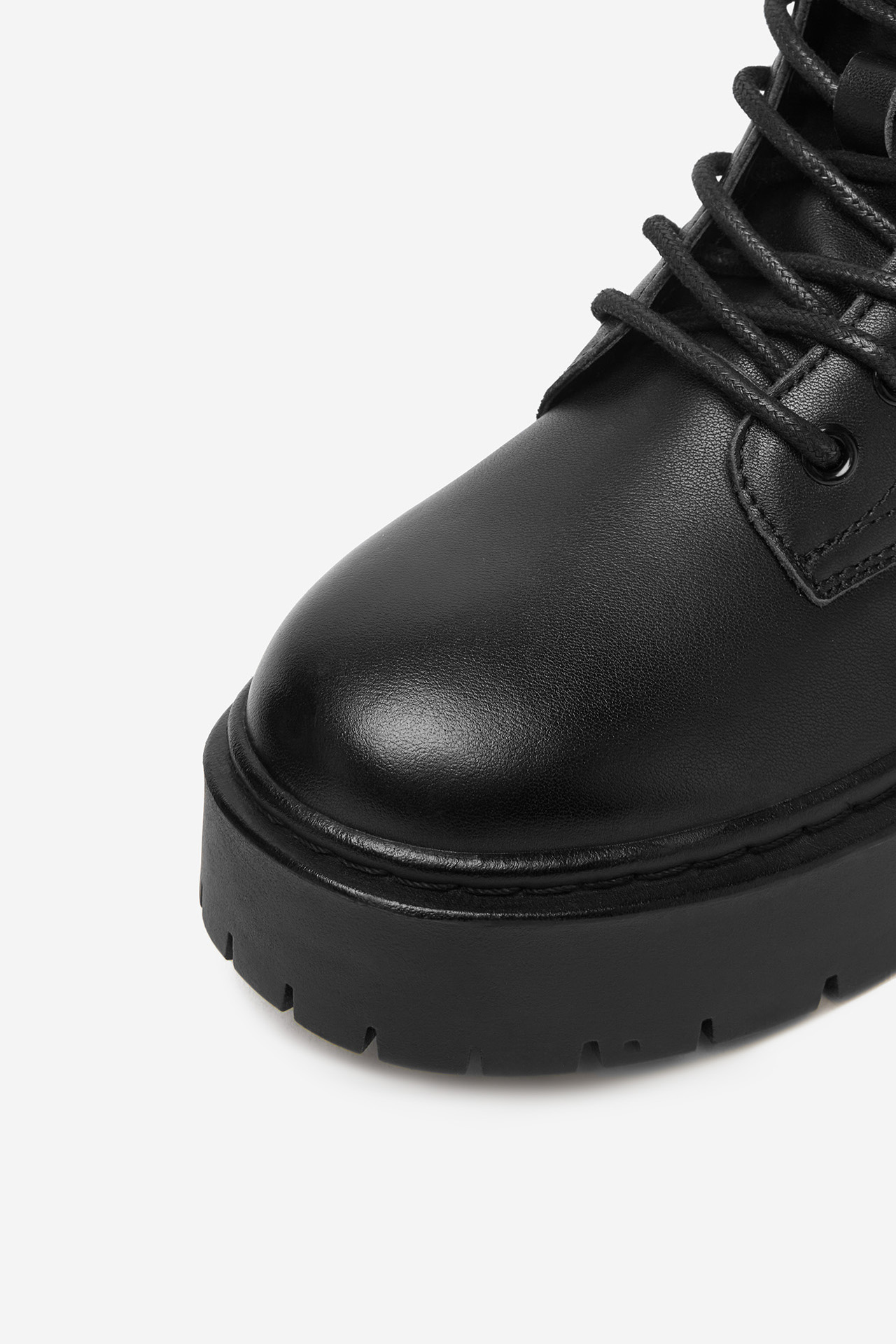 Gležnjarji z vezalkami Črna