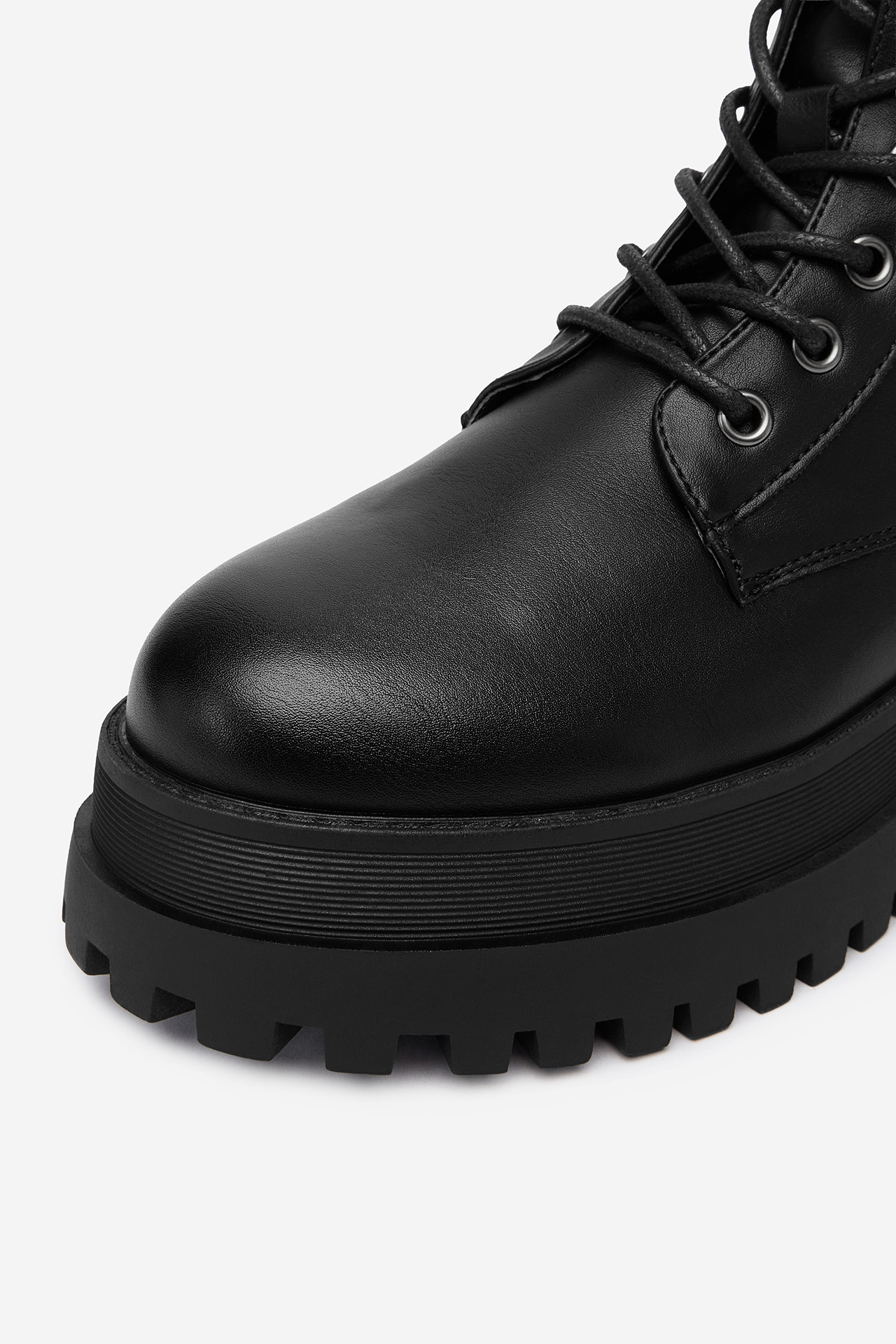 Gležnjarji z vezalkami Črna