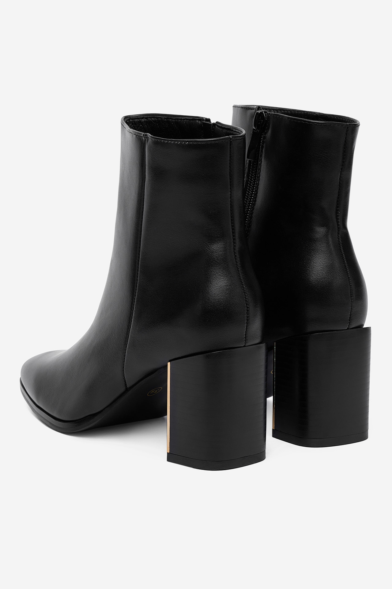 Kotníková obuv ČERNÁ