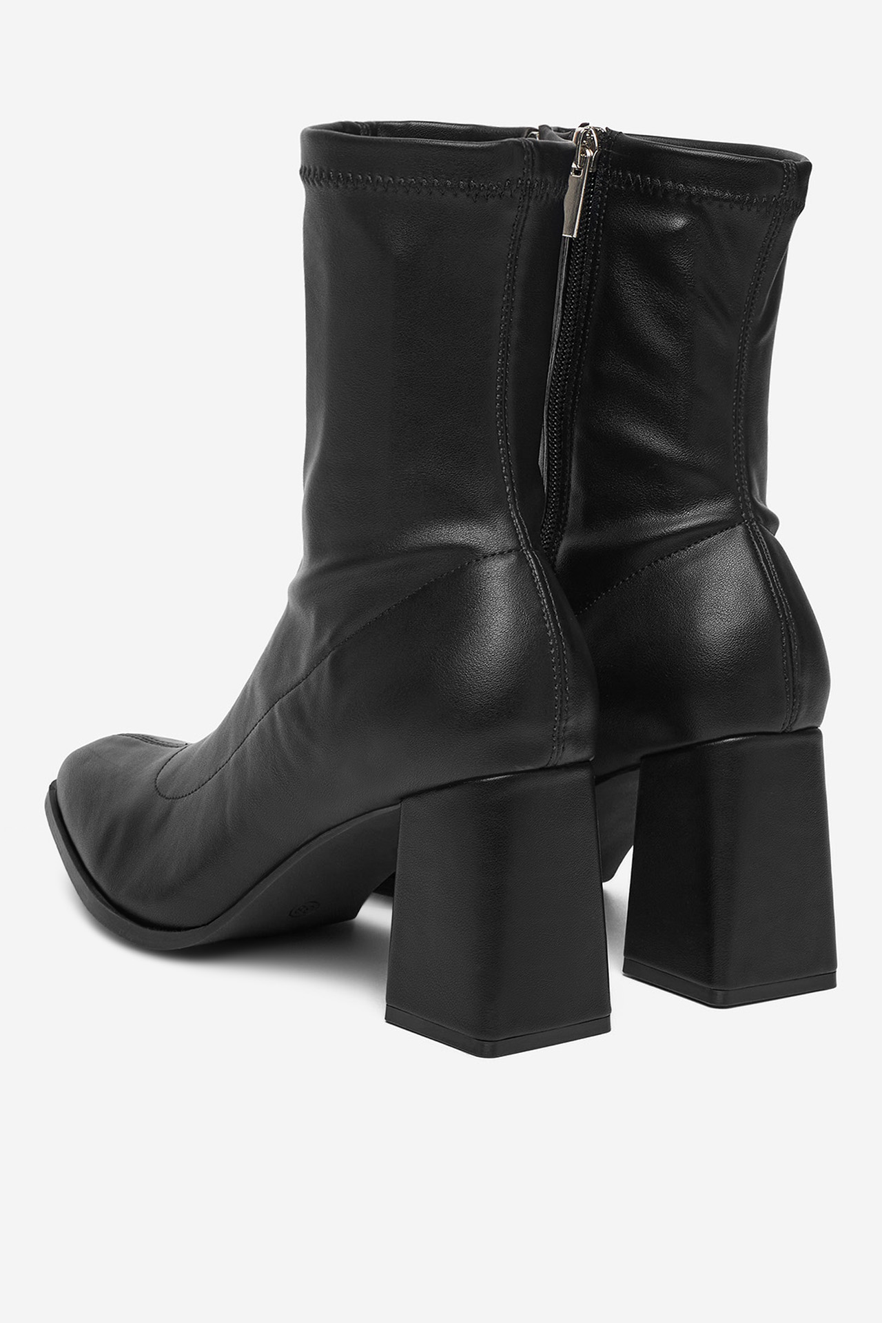 Kotníková obuv ČERNÁ