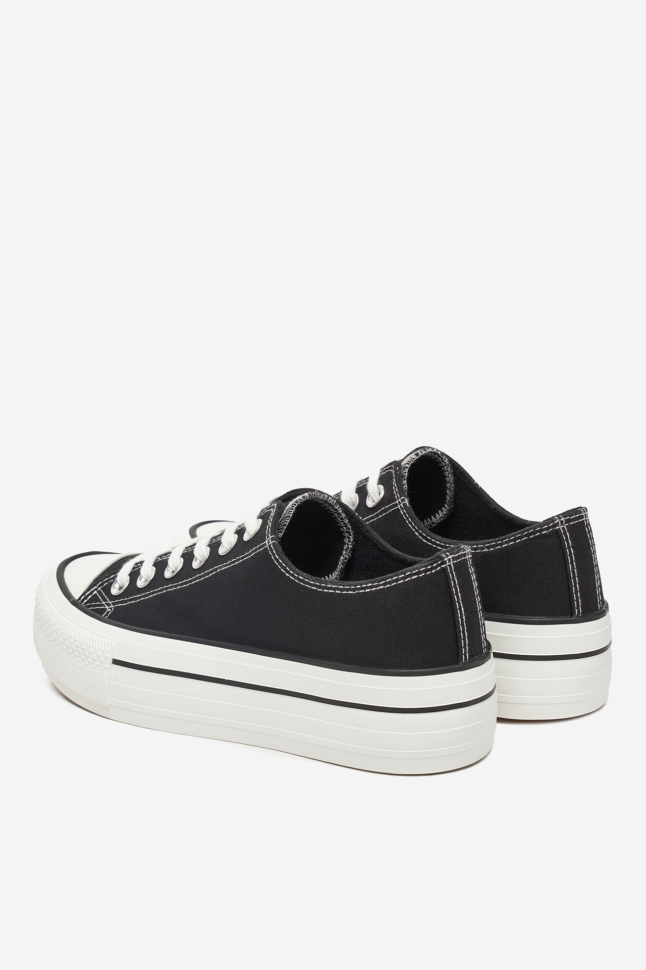 Platnene superge Črna