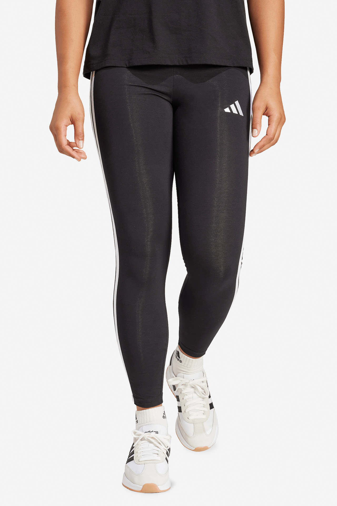 Spodnie adidas JE0072 Czarny