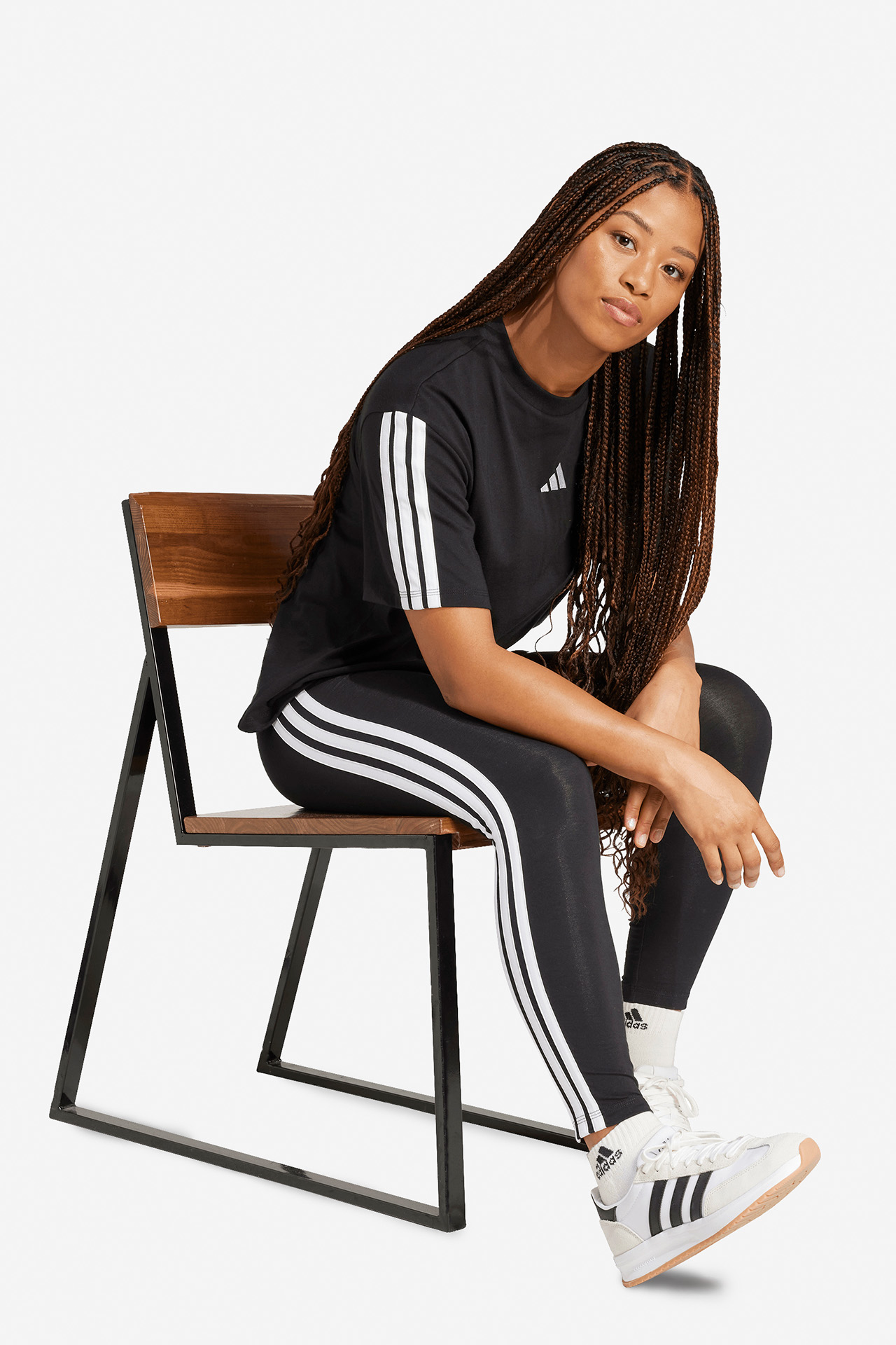 Spodnie adidas JE0072 Czarny