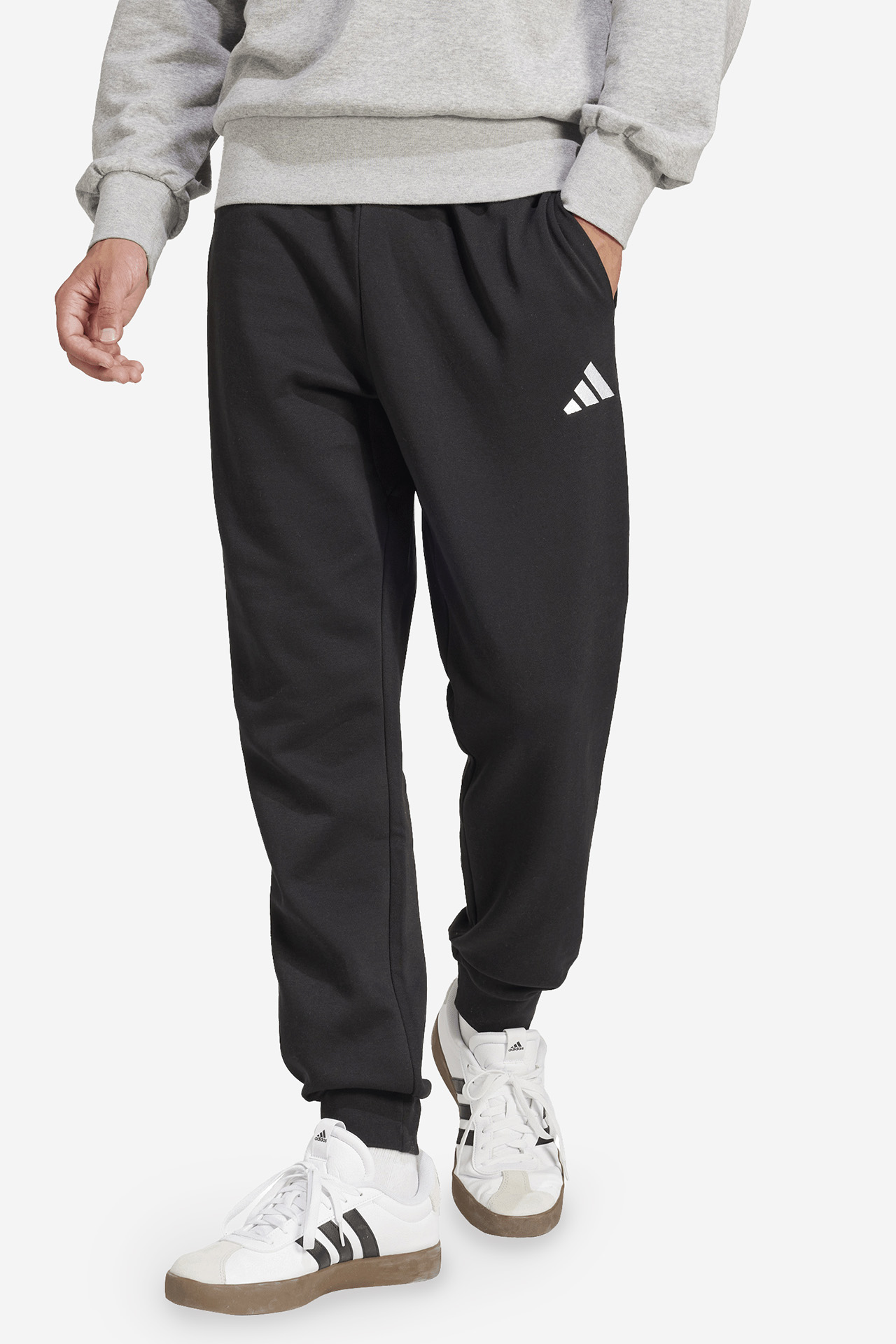 Spodnie adidas JE3815 Czarny