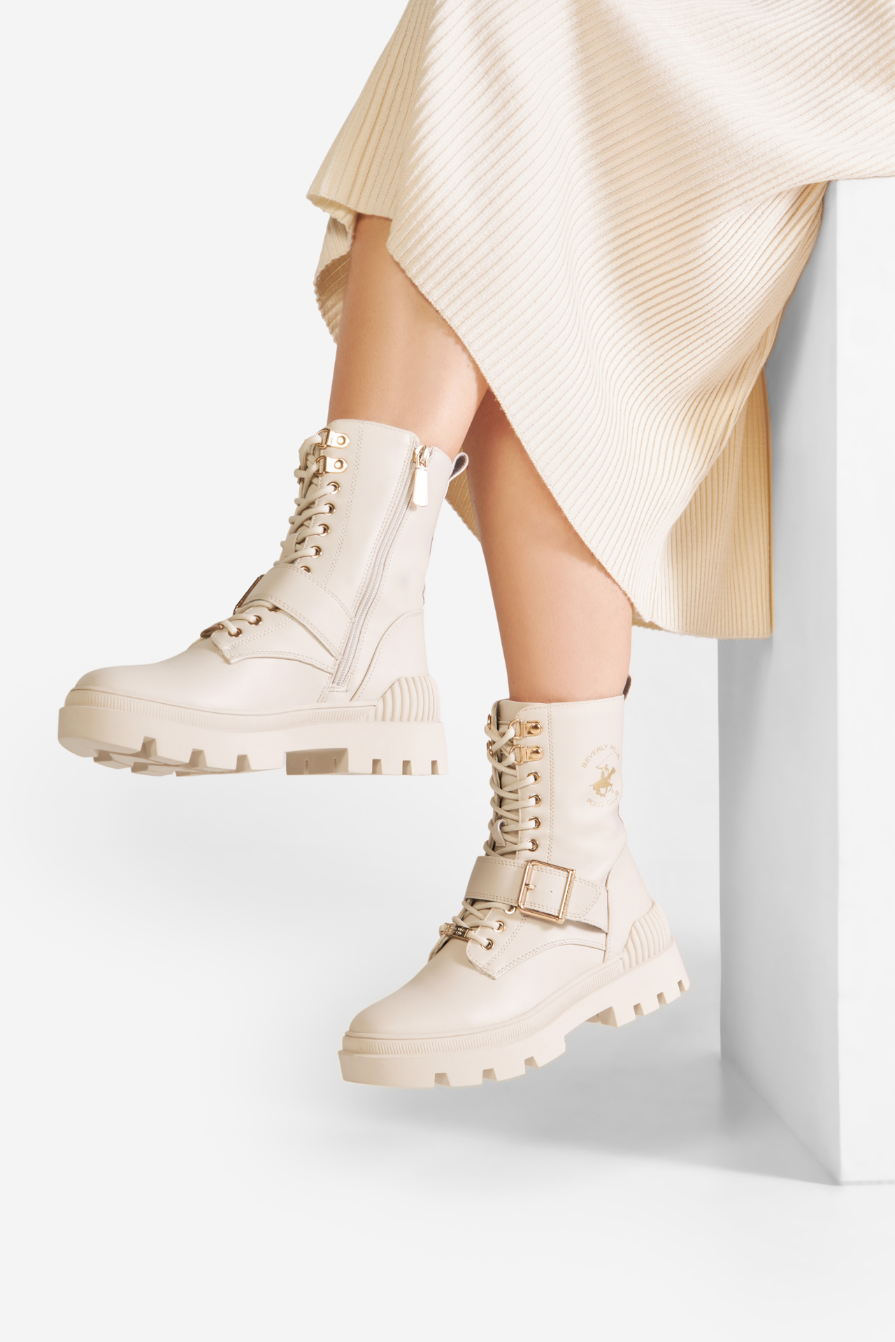 Šněrovací vyšší obuv BÉŽOVÁ