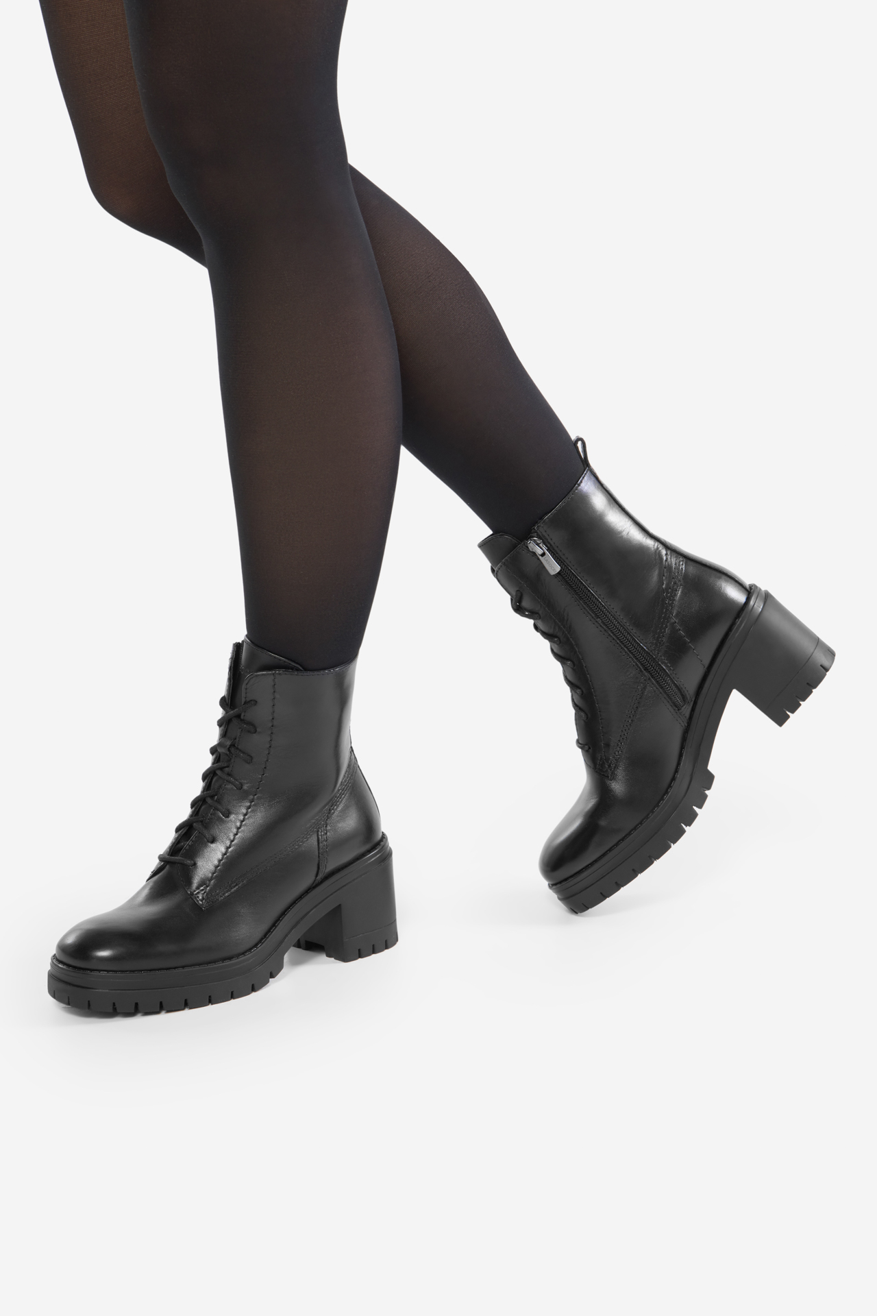 Šněrovací vyšší obuv ČERNÁ