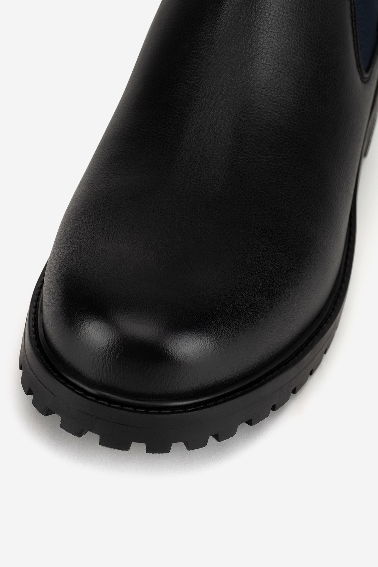 Gležnjarji chelsea Črna