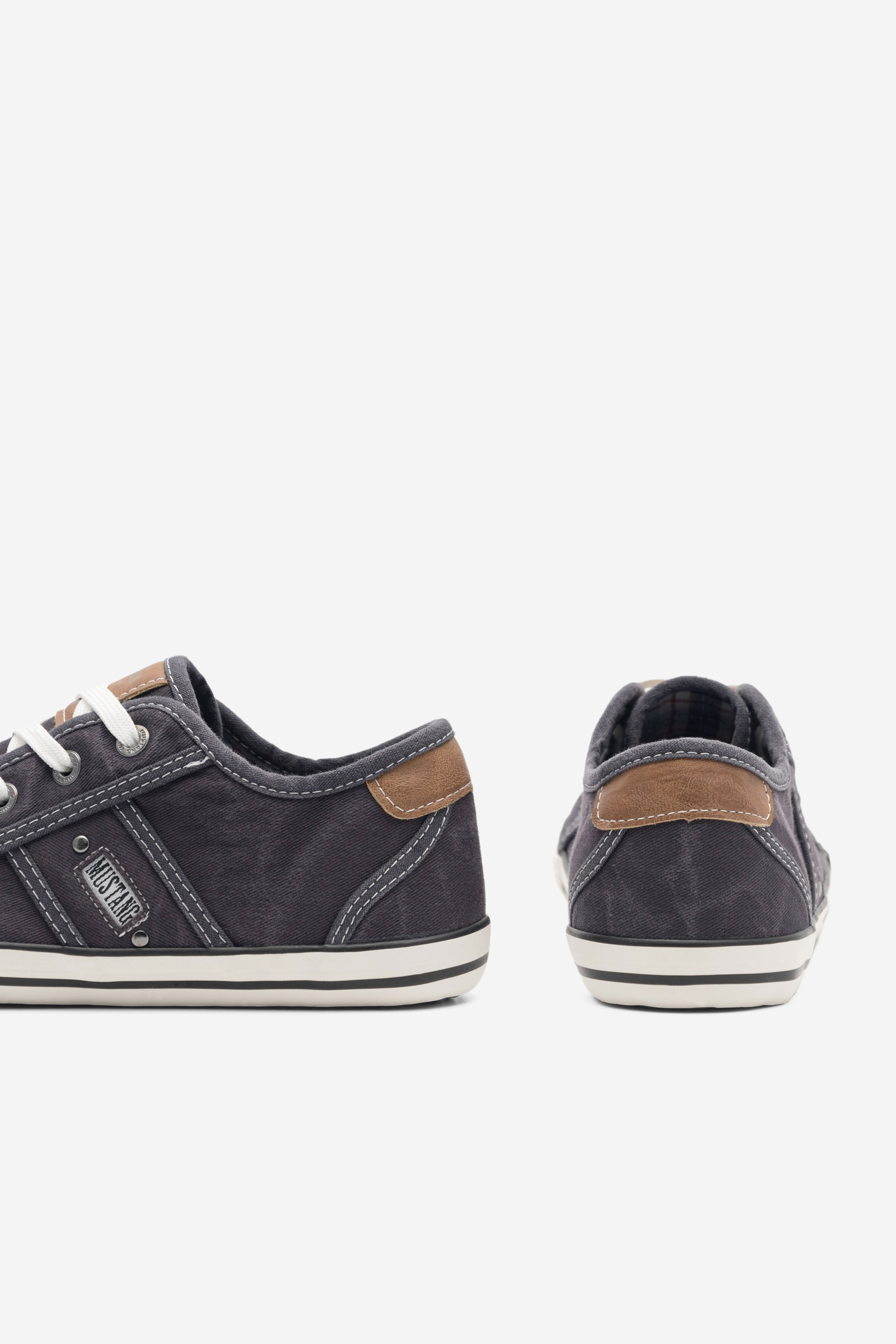 Plátěná obuv ČERNÁ