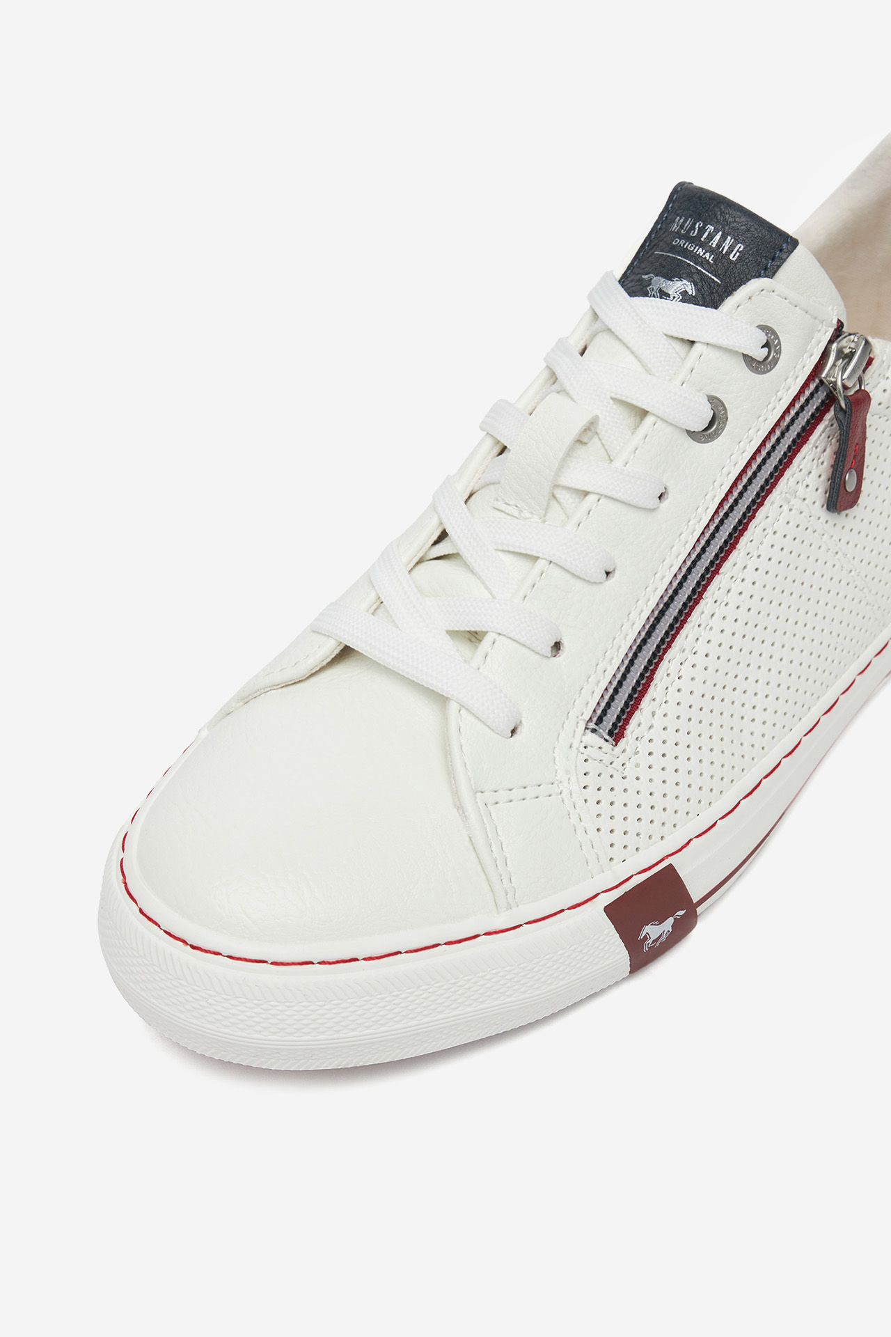 Platnene superge Bela