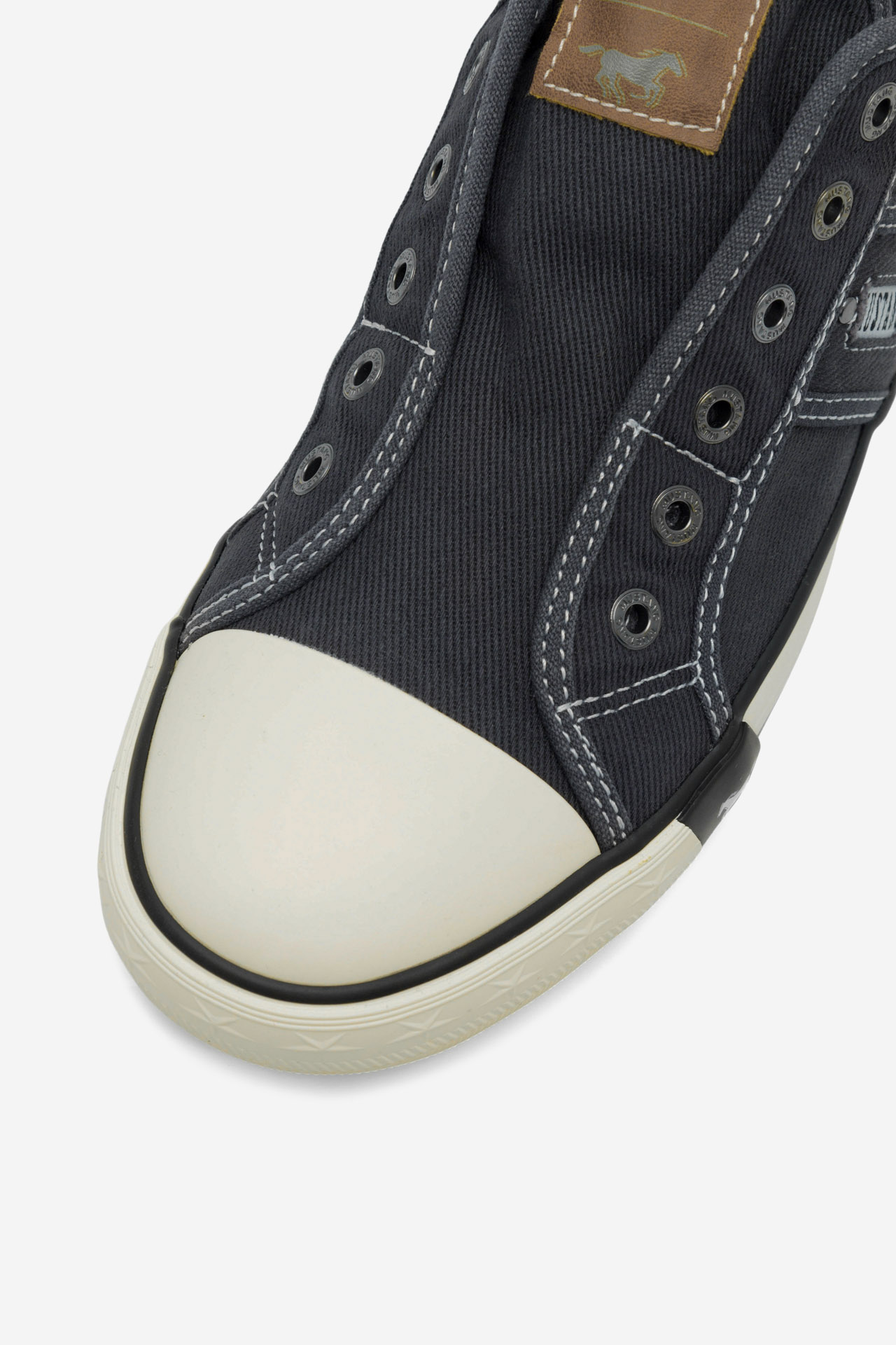 Platnene superge Črna